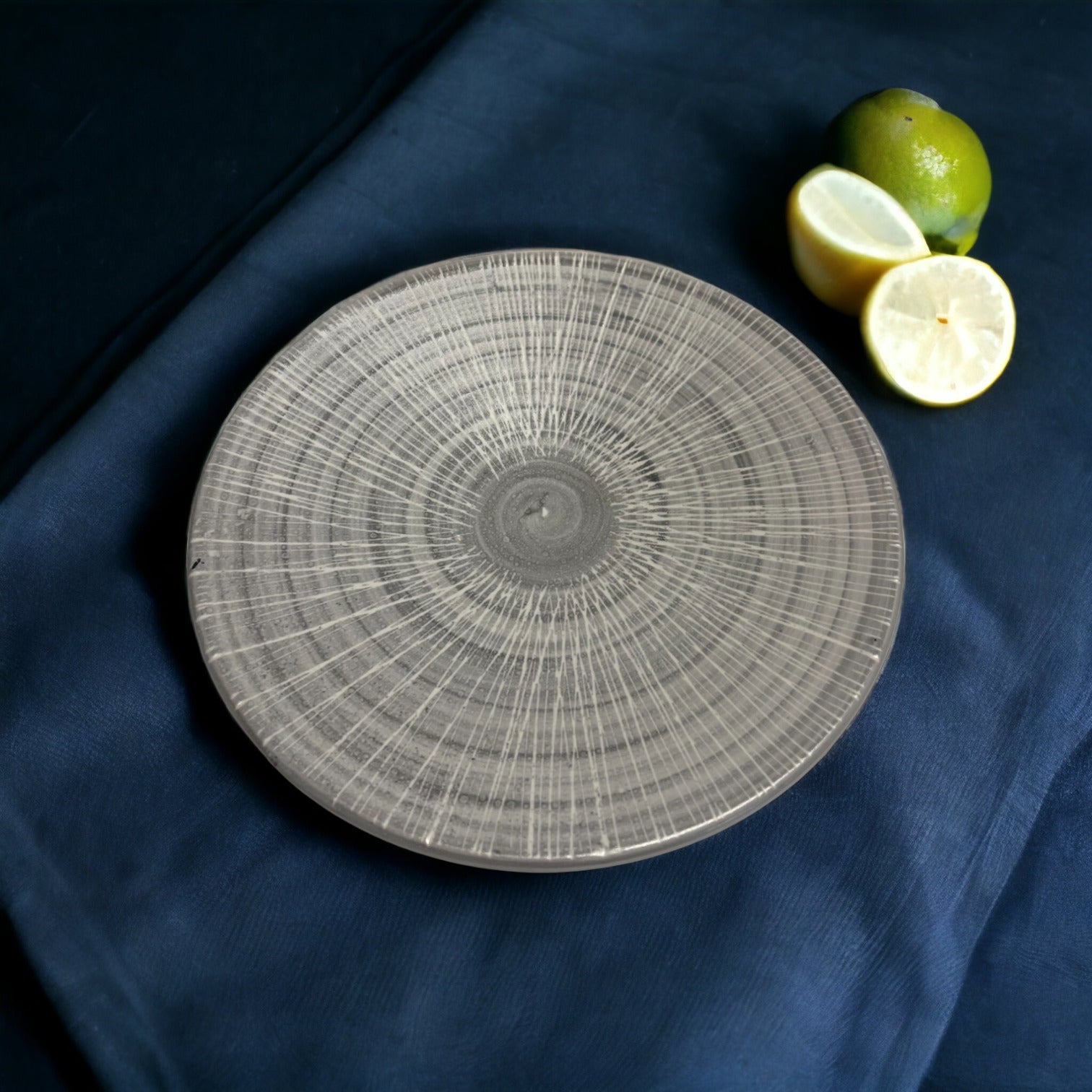 Assiette spirale grise en céramique - manufacture de Niderviller