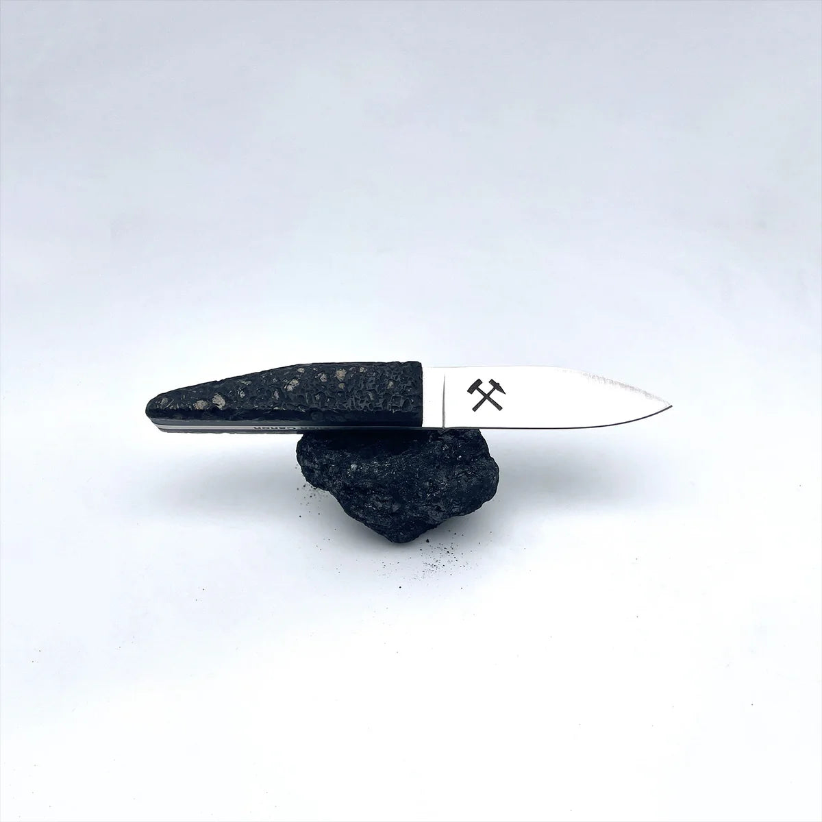 Petit couteau à huitre manche en charbon brut