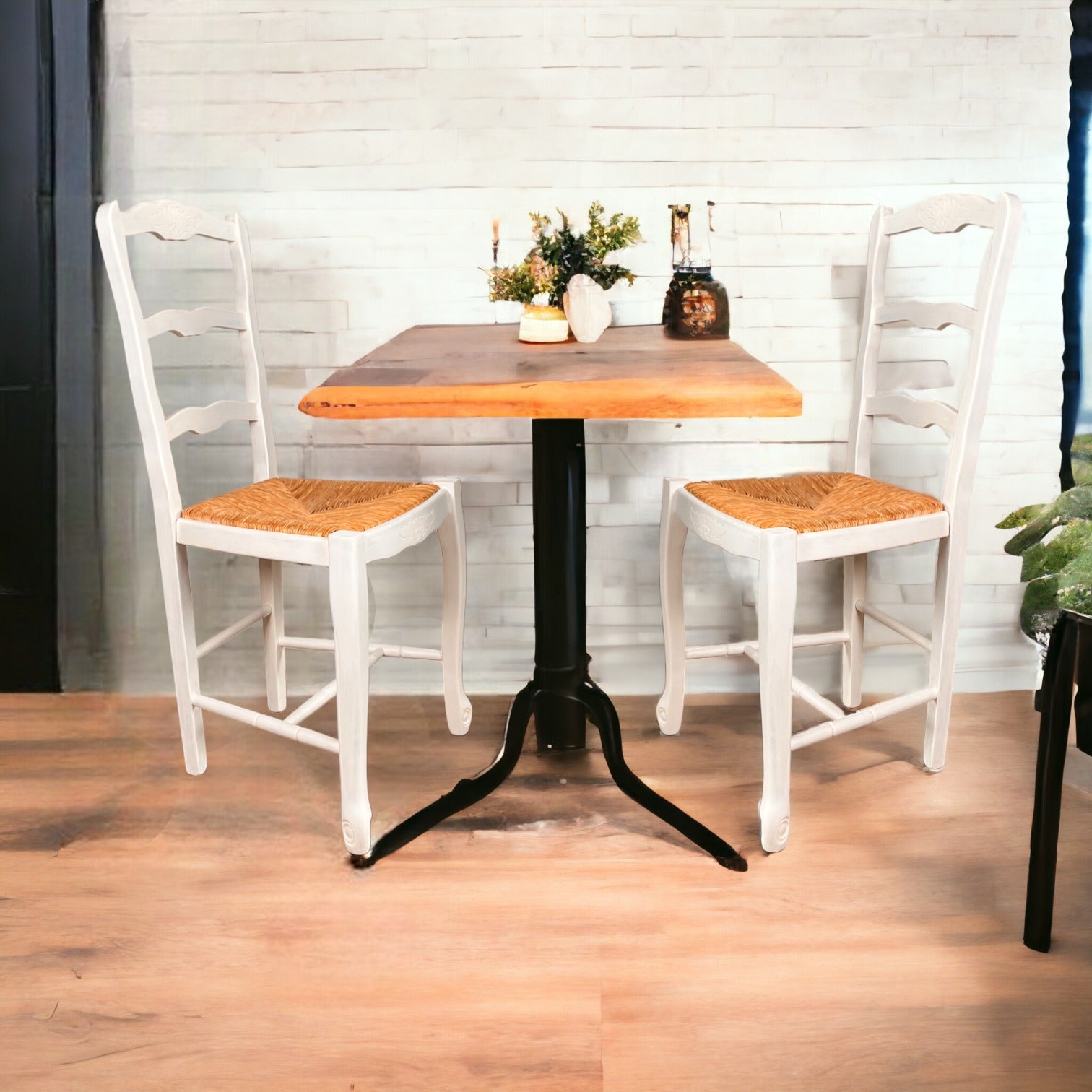 Chaise en bois blanche assise paillage