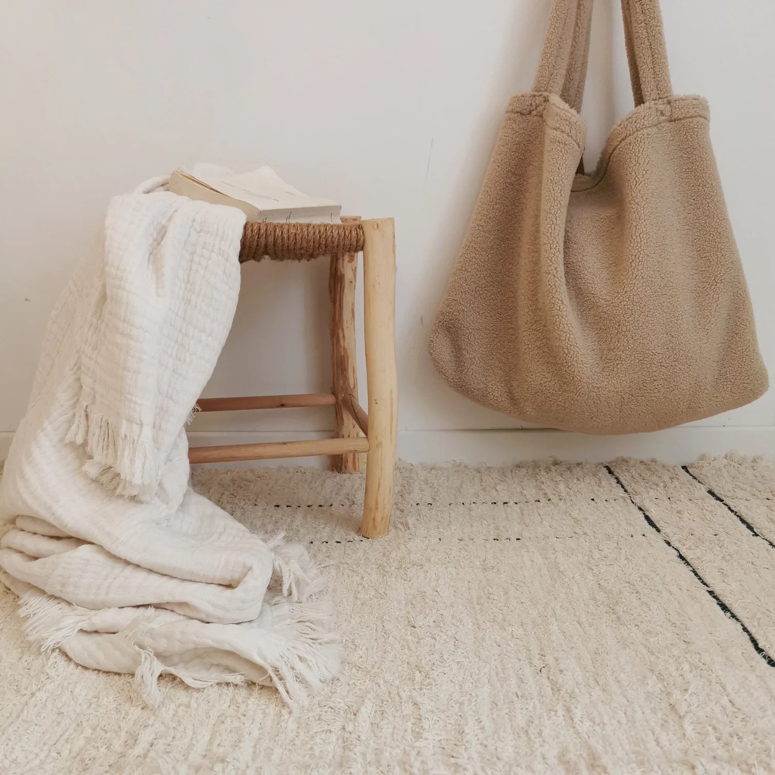 Tapis écru JUDE en coton recyclé avec détails Noir