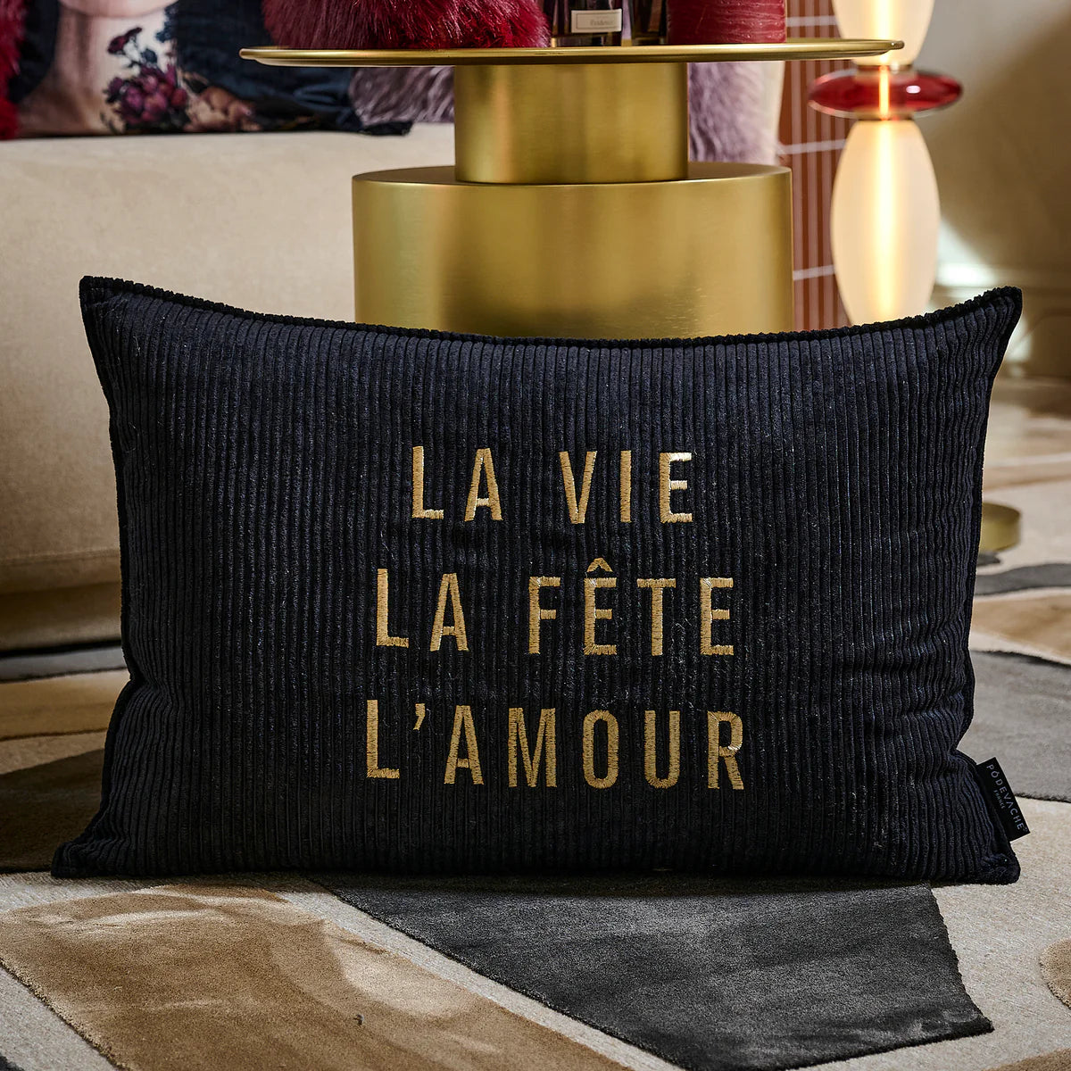 Coussin en velours noir