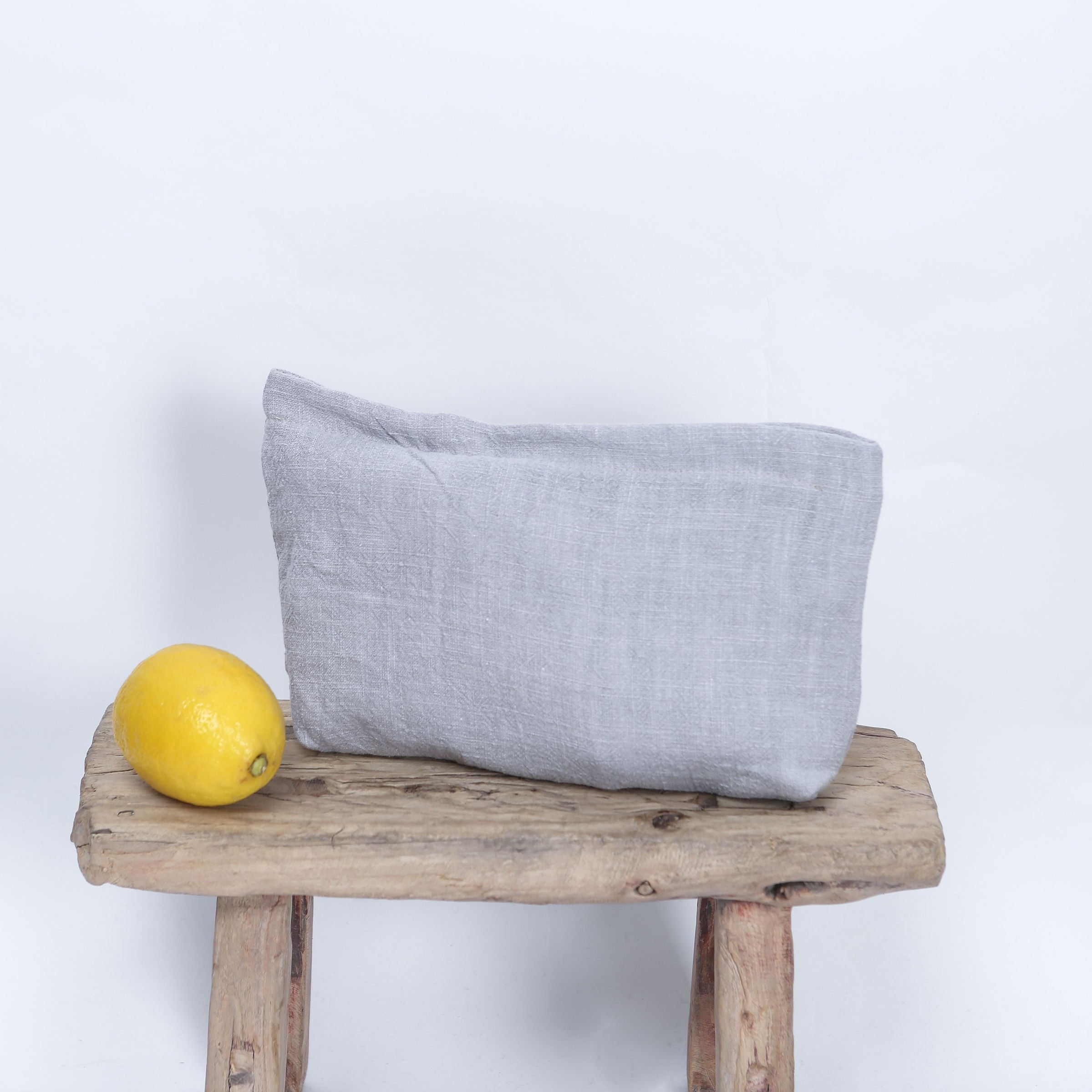 Pochette en lin gris craie