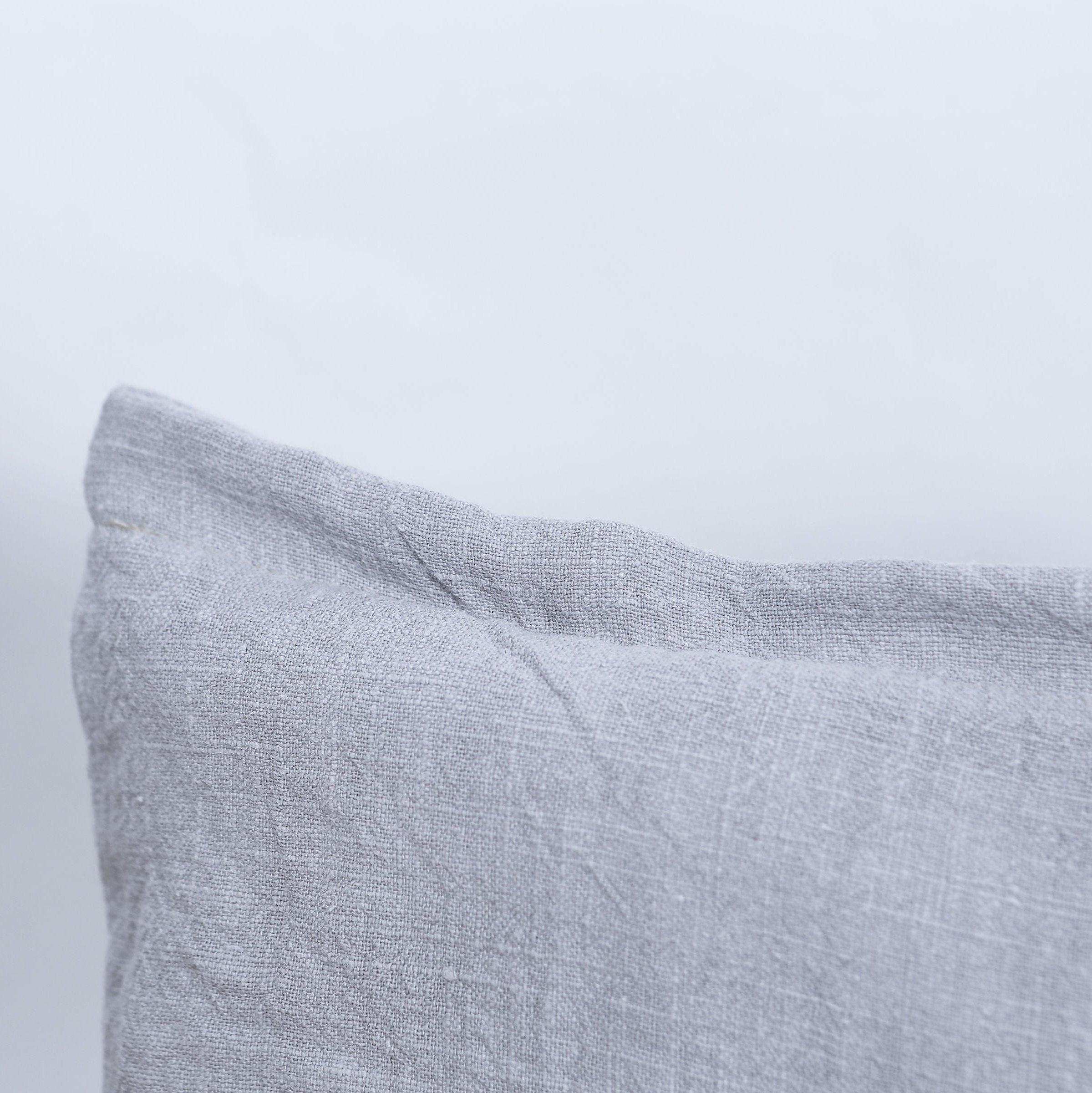 Pochette en lin gris craie