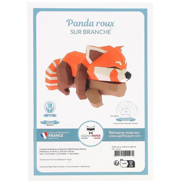 Panda roux sur branche en papier
