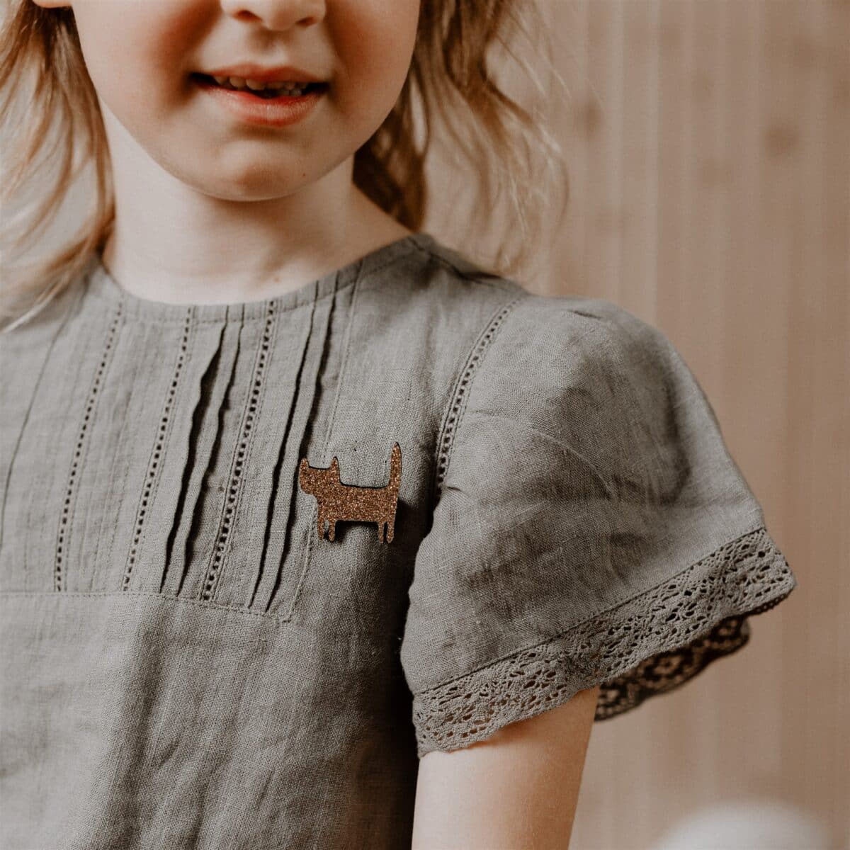 Broche Chat debout - Rose pailleté