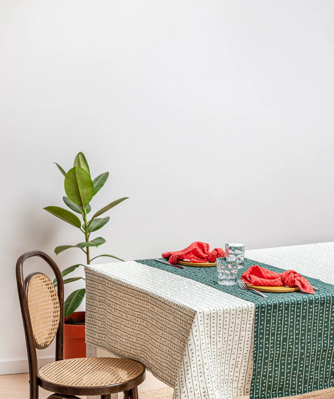 Chemin de table en lin vert - 45 x 136 cm