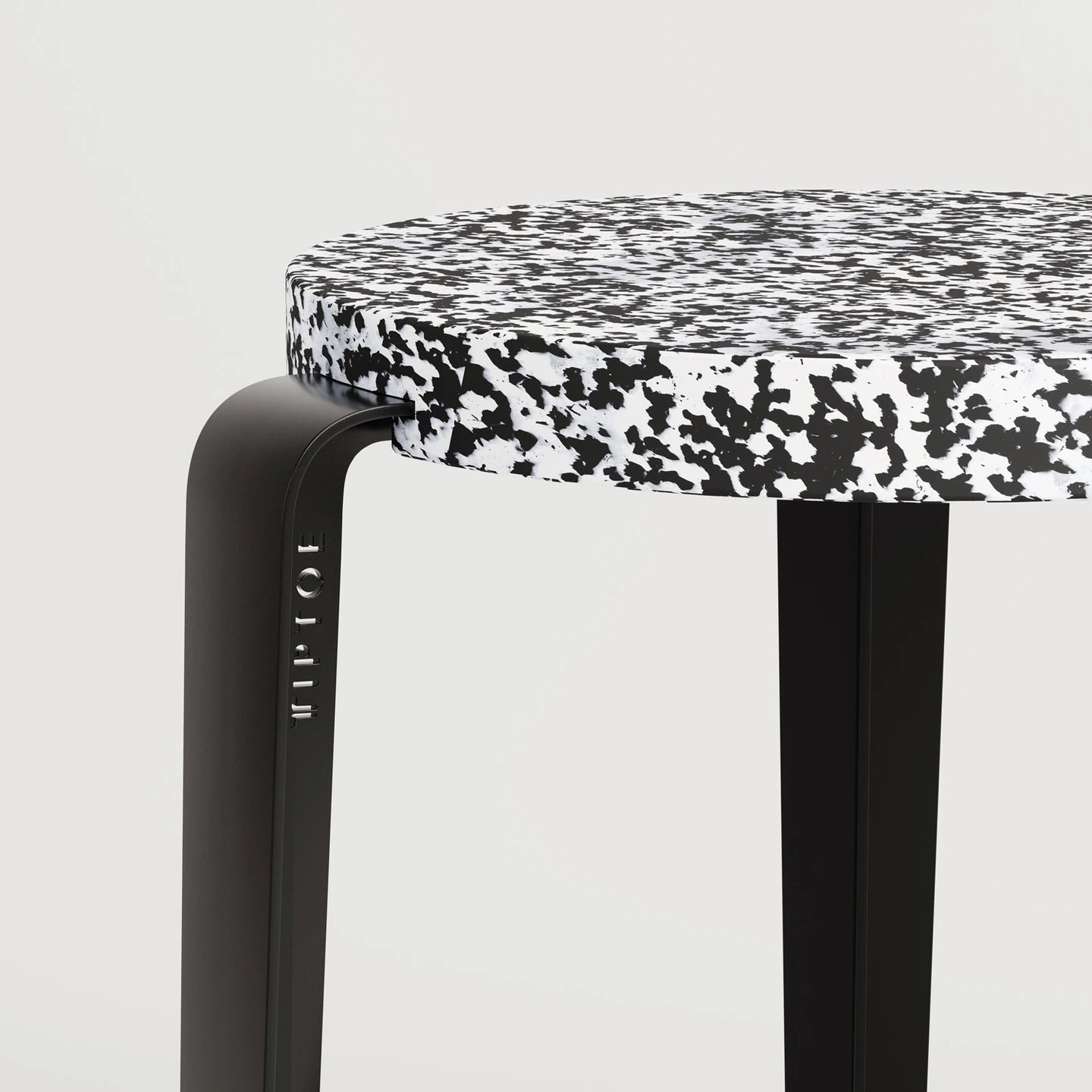 Tabouret LOU (plastique recyclé macchiato, noir graphite)