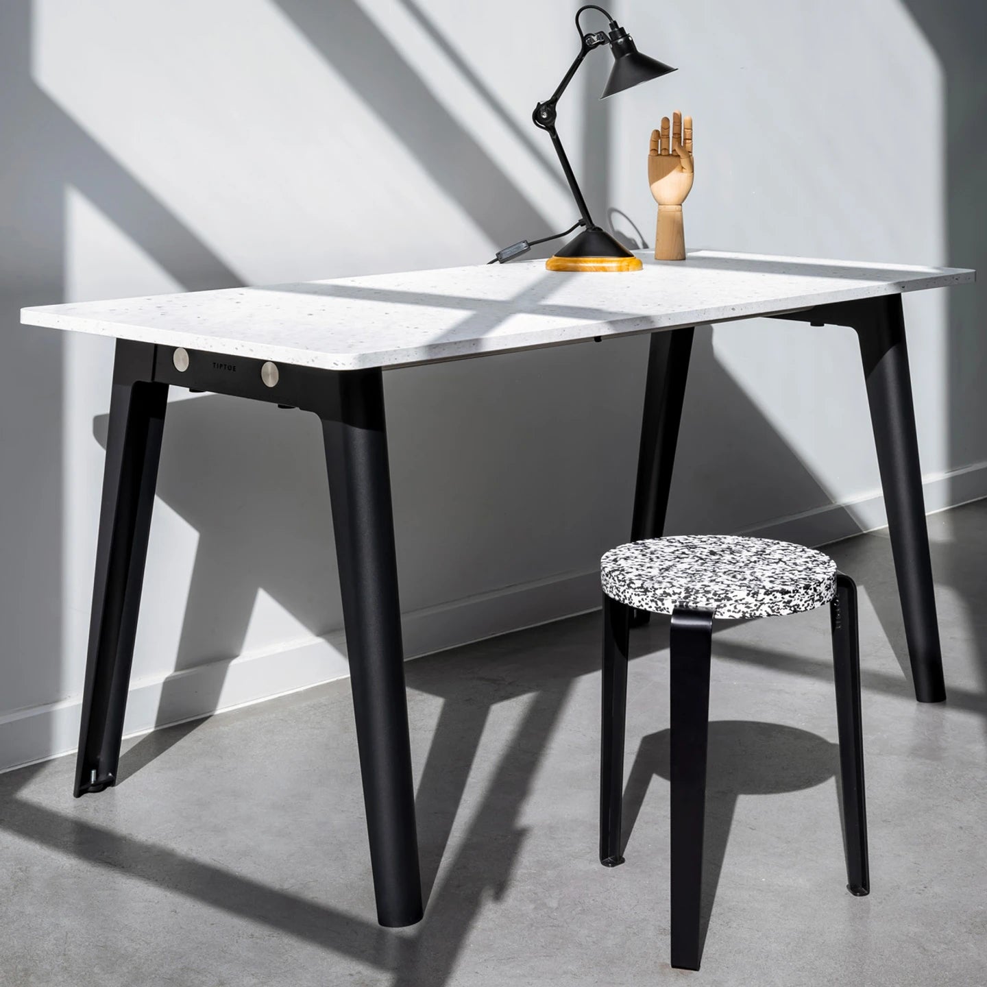 Tabouret LOU (plastique recyclé macchiato, noir graphite)