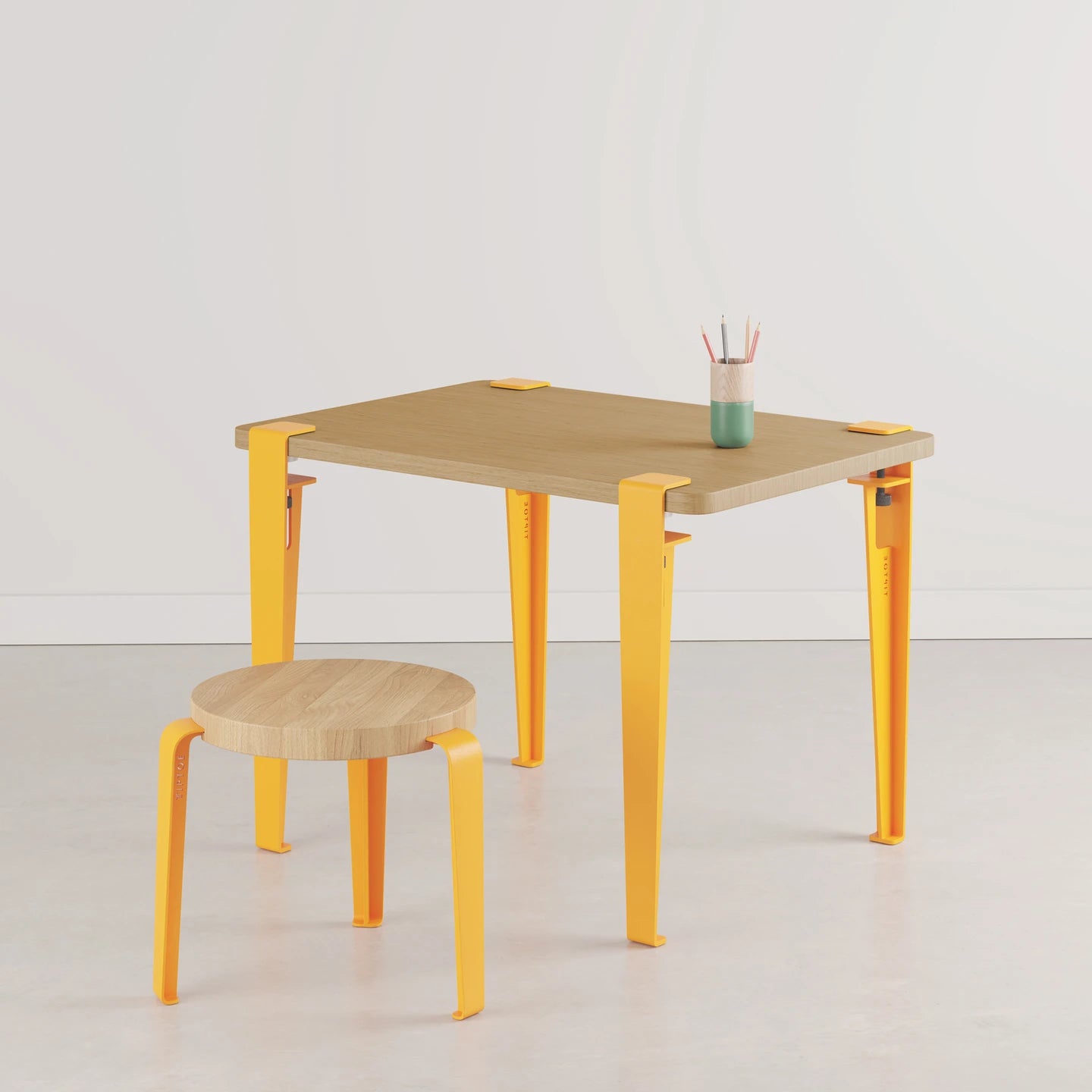 Tabouret enfant MINI LOU (chêne, jaune soleil)
