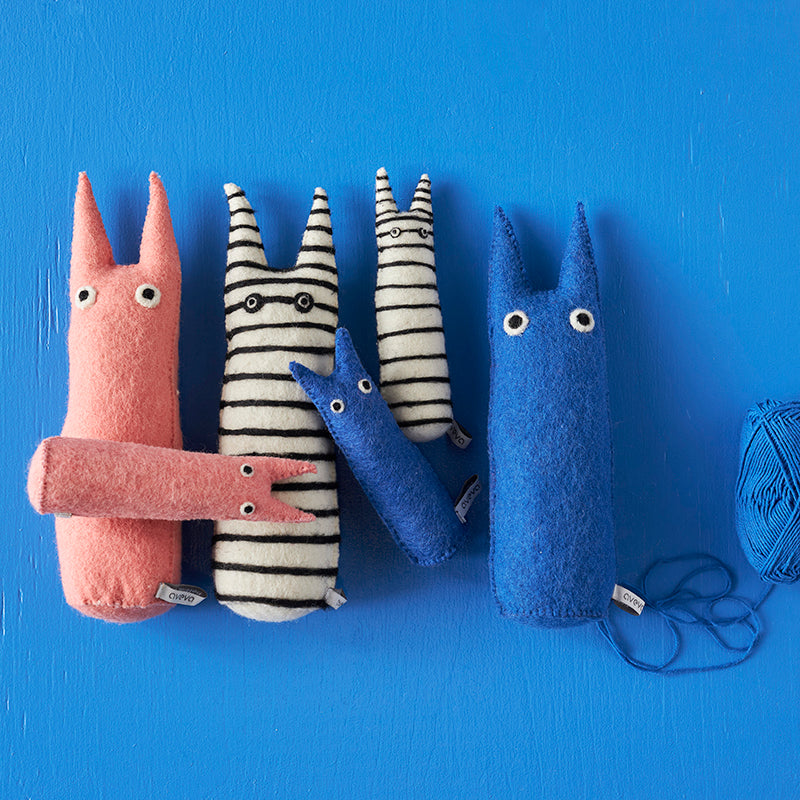 LES CURIEUX, Chat en laine, L, bleu electrique