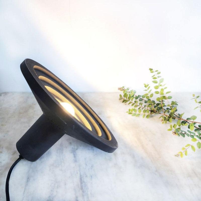Lampe à poser SCALAE sable de fonderie noir