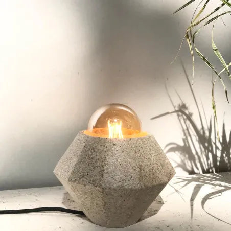 Lampe à poser SEPALUM - volants de badminton recyclé