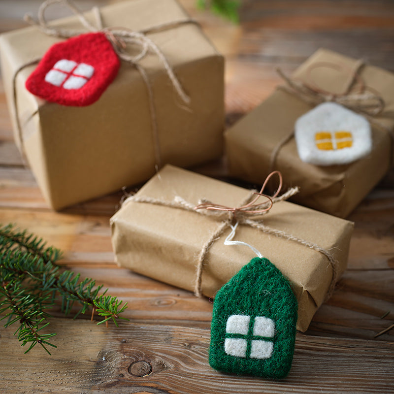 Suspension maisonnette rouge