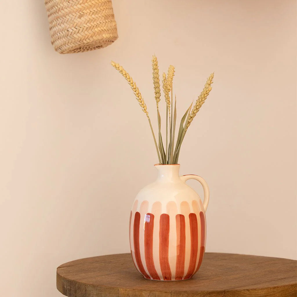 Pichet en céramique à rayures terracotta et beige