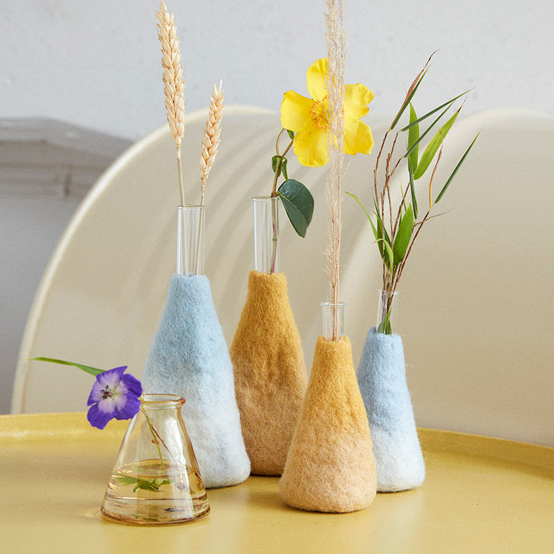 Vase en laine M , ocre