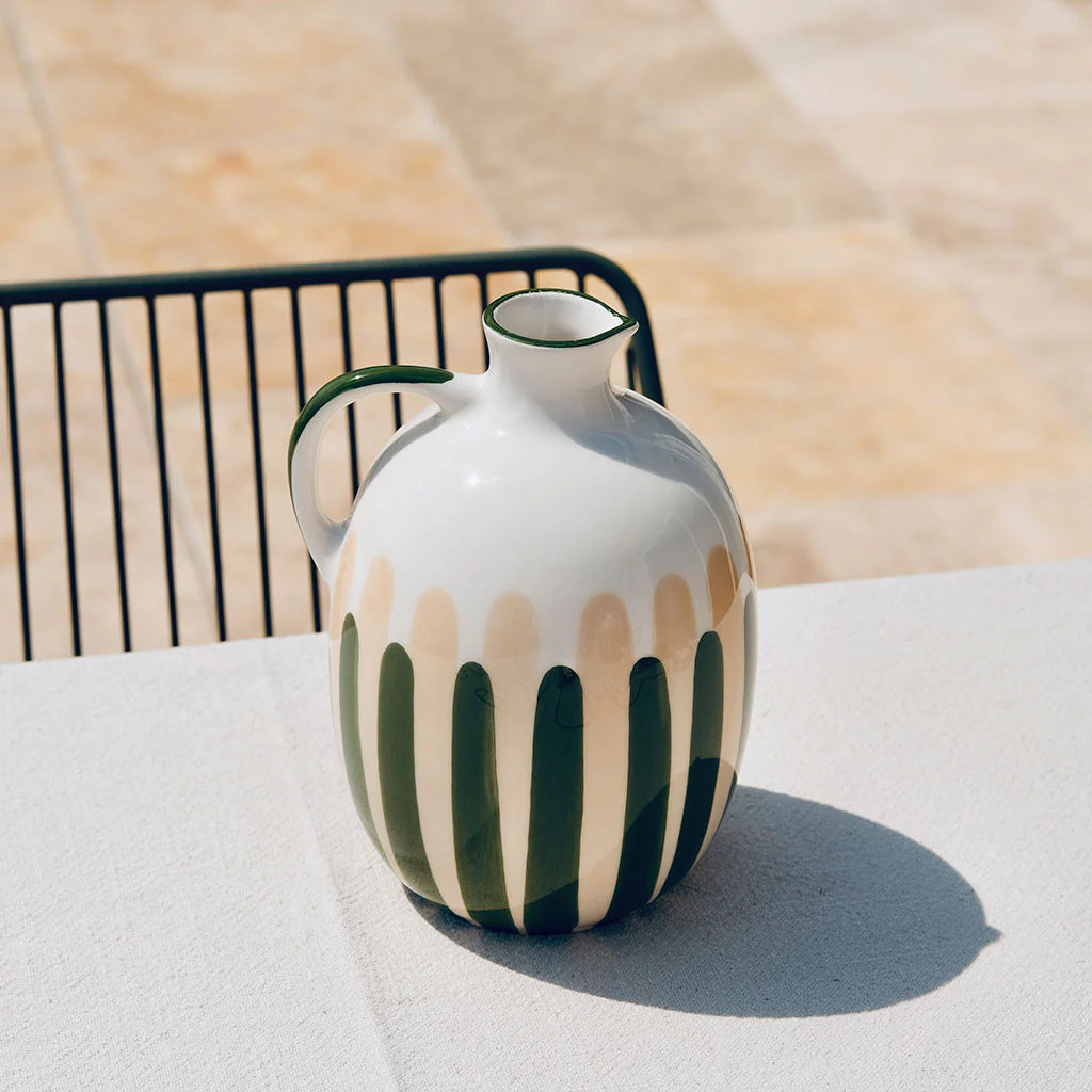 Pichet en céramique à rayures vert et beige