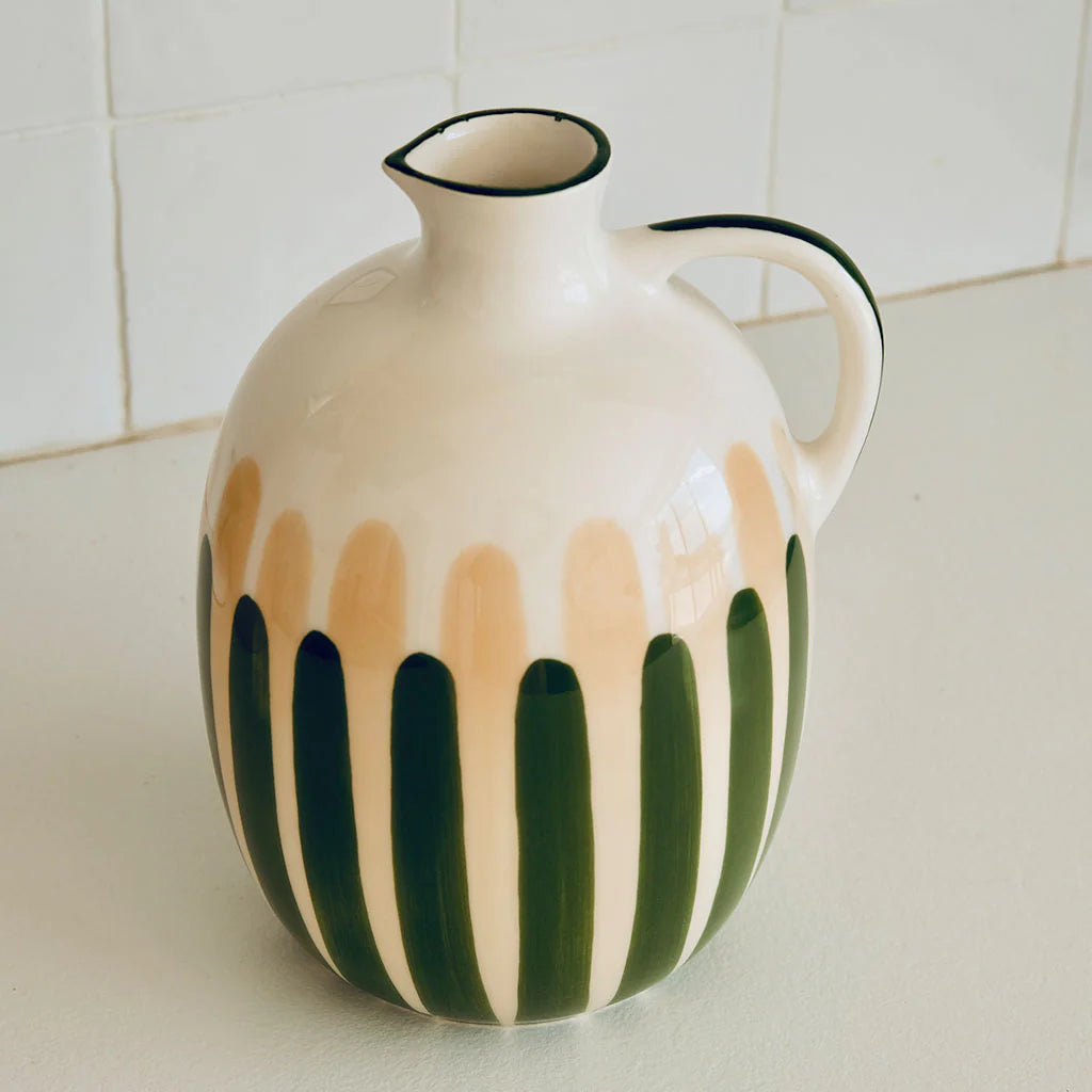 Pichet en céramique à rayures vert et beige