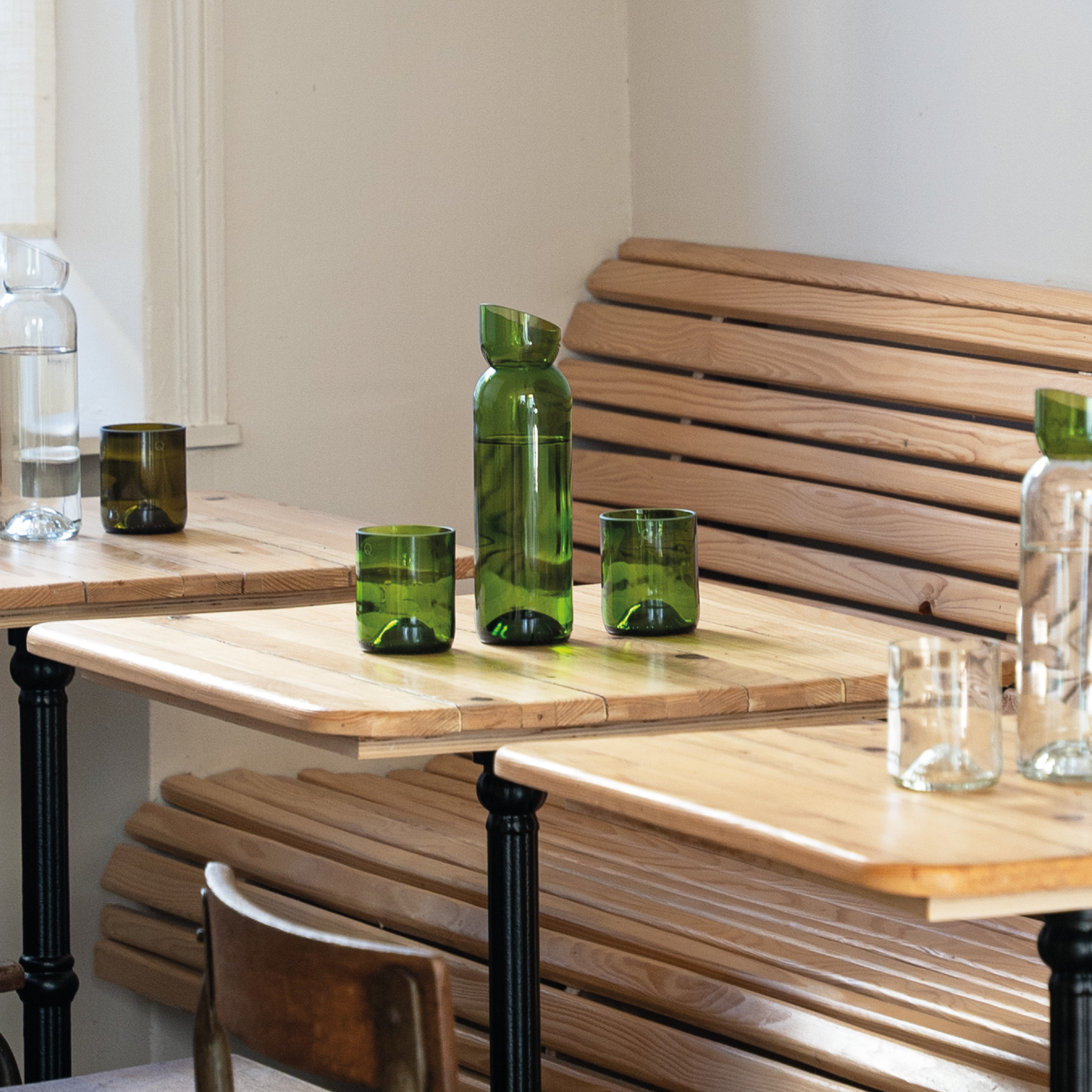 Carafe verte en verre upcyclé
