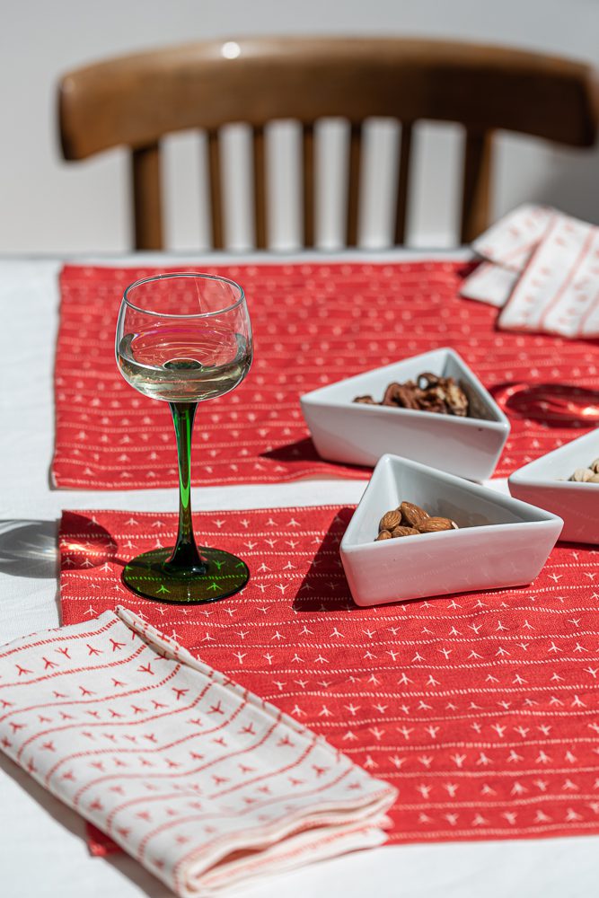 Serviette de table en lin blanche motif rouge 45x45cm