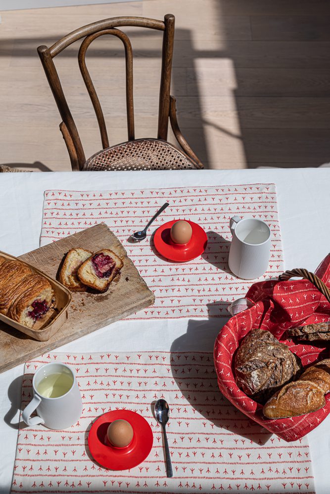 Serviette de table en lin blanche motif rouge 45x45cm