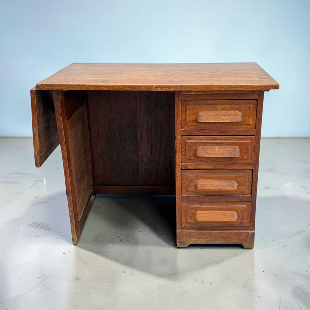 Bureau vintage NewUsed Collection en bois avec quatre tiroirs latéraux et une allonge latérale pratique